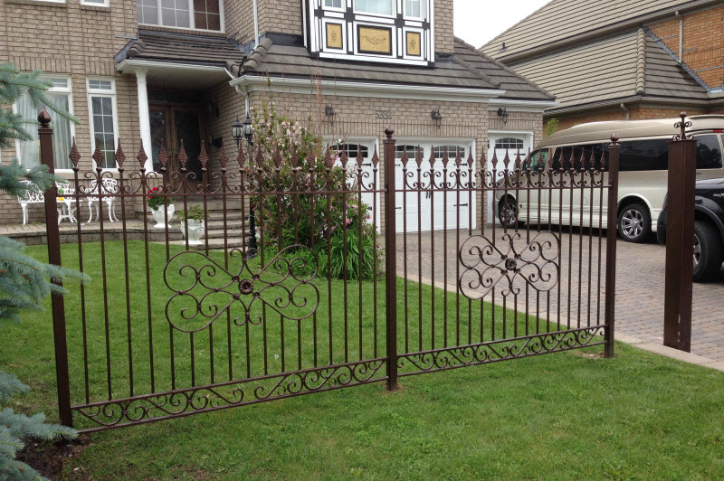 Custom Fences in Toronto